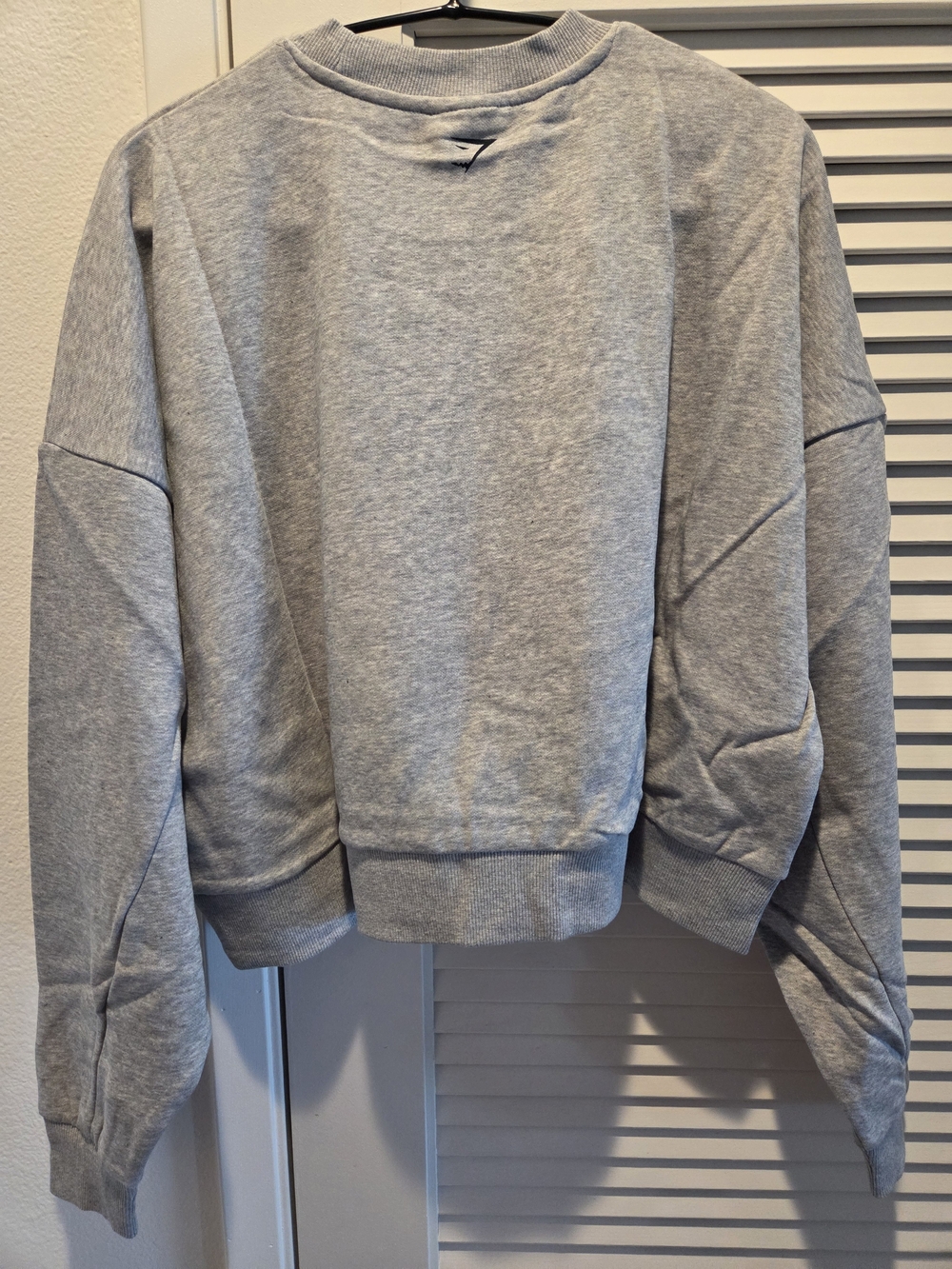 NWT Women's Gymshark Gray Cropped Crewneck Sweatshirt - Size S - Picture 3 of 5
